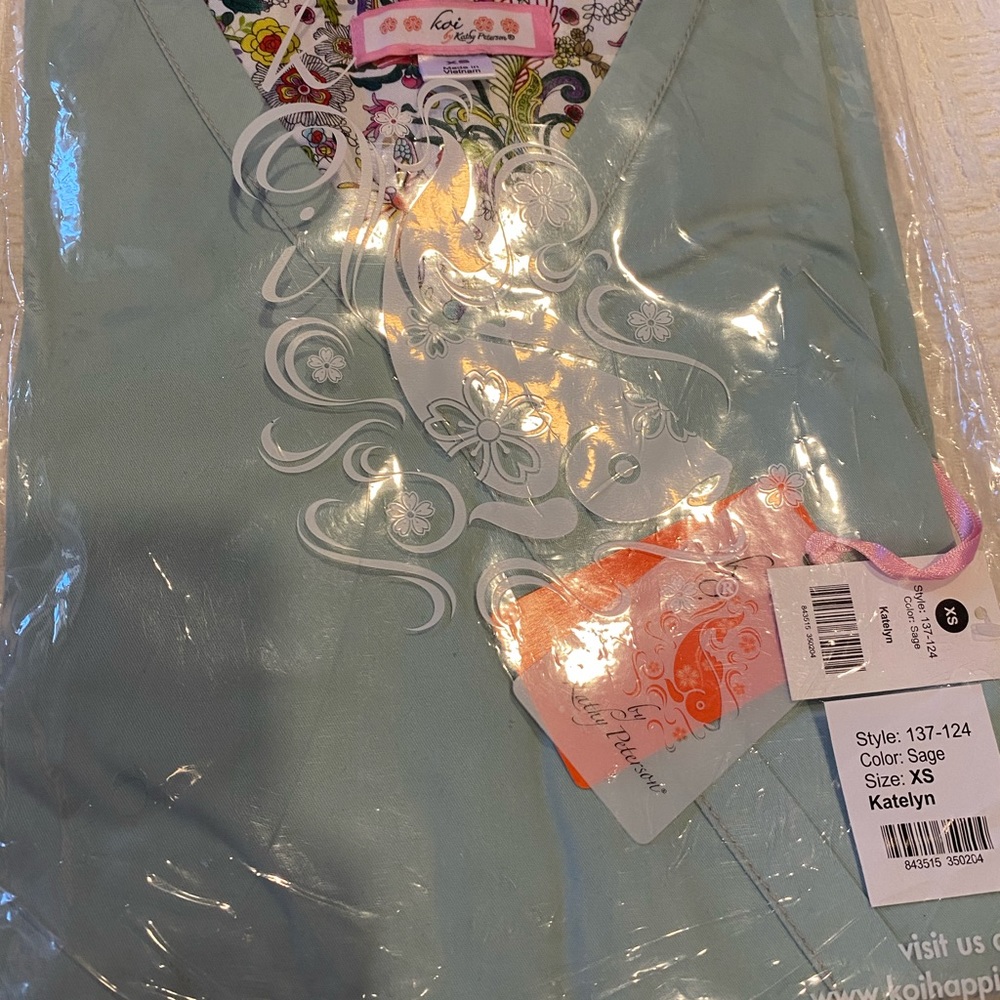 Koi women scrub top - Picture 5 of 9